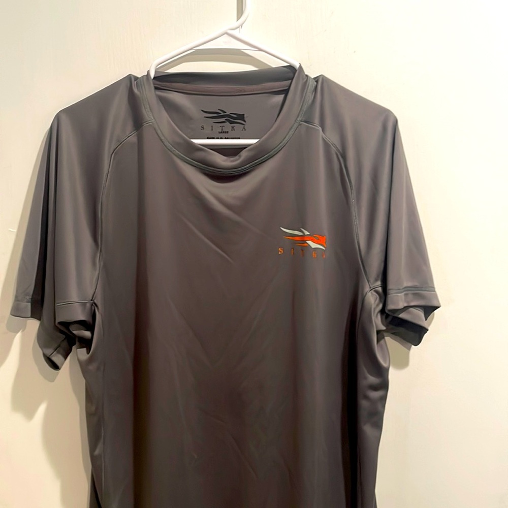 Sitka men’s size large performance T shirt